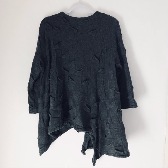 DRESS TO KILL JANE MOHR Charcoal Gray Asymmetrical Textured Sweater - Picture 5 of 10